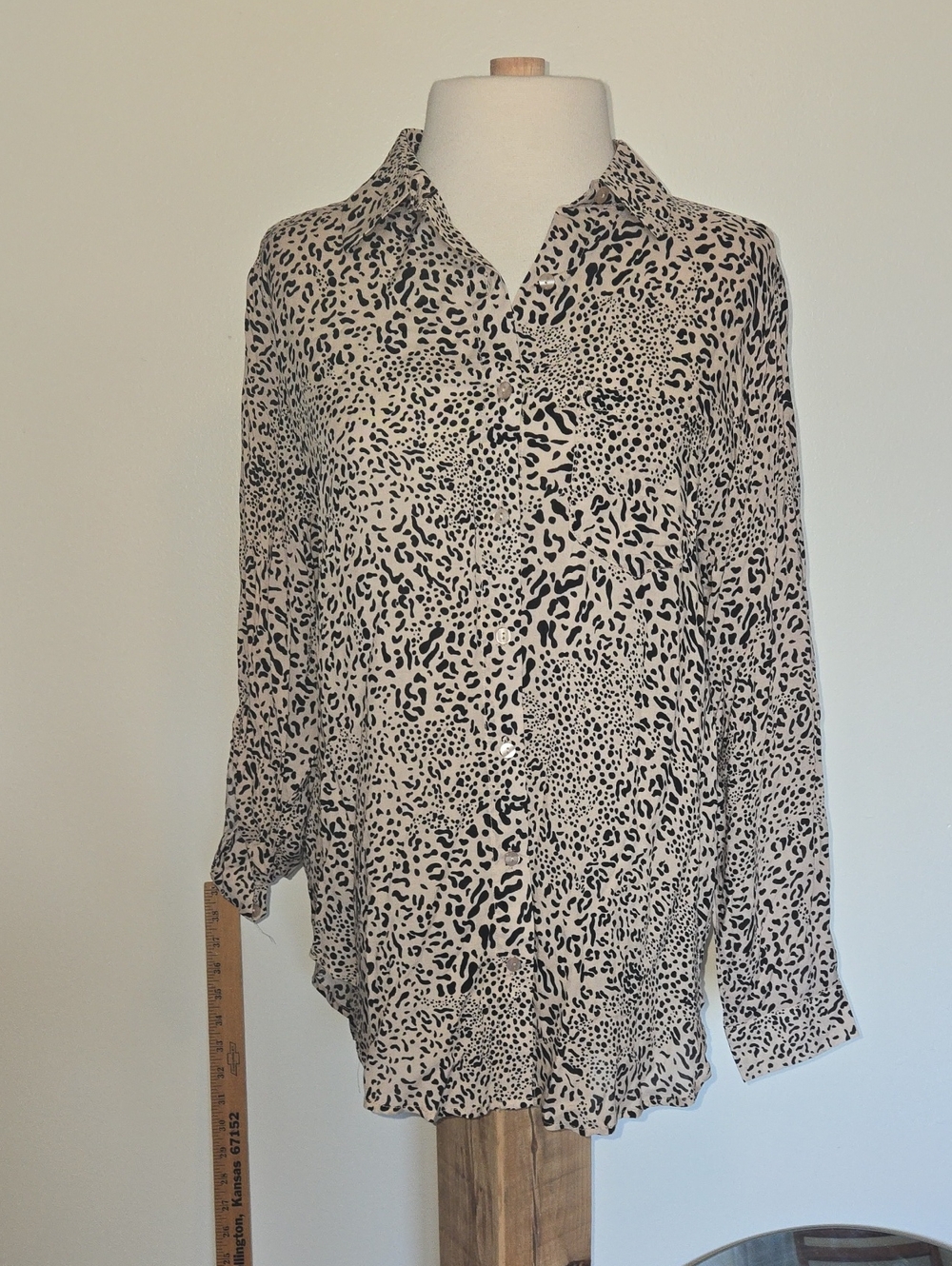 T.J.Maxx Winens Leopard Print Beige and Black